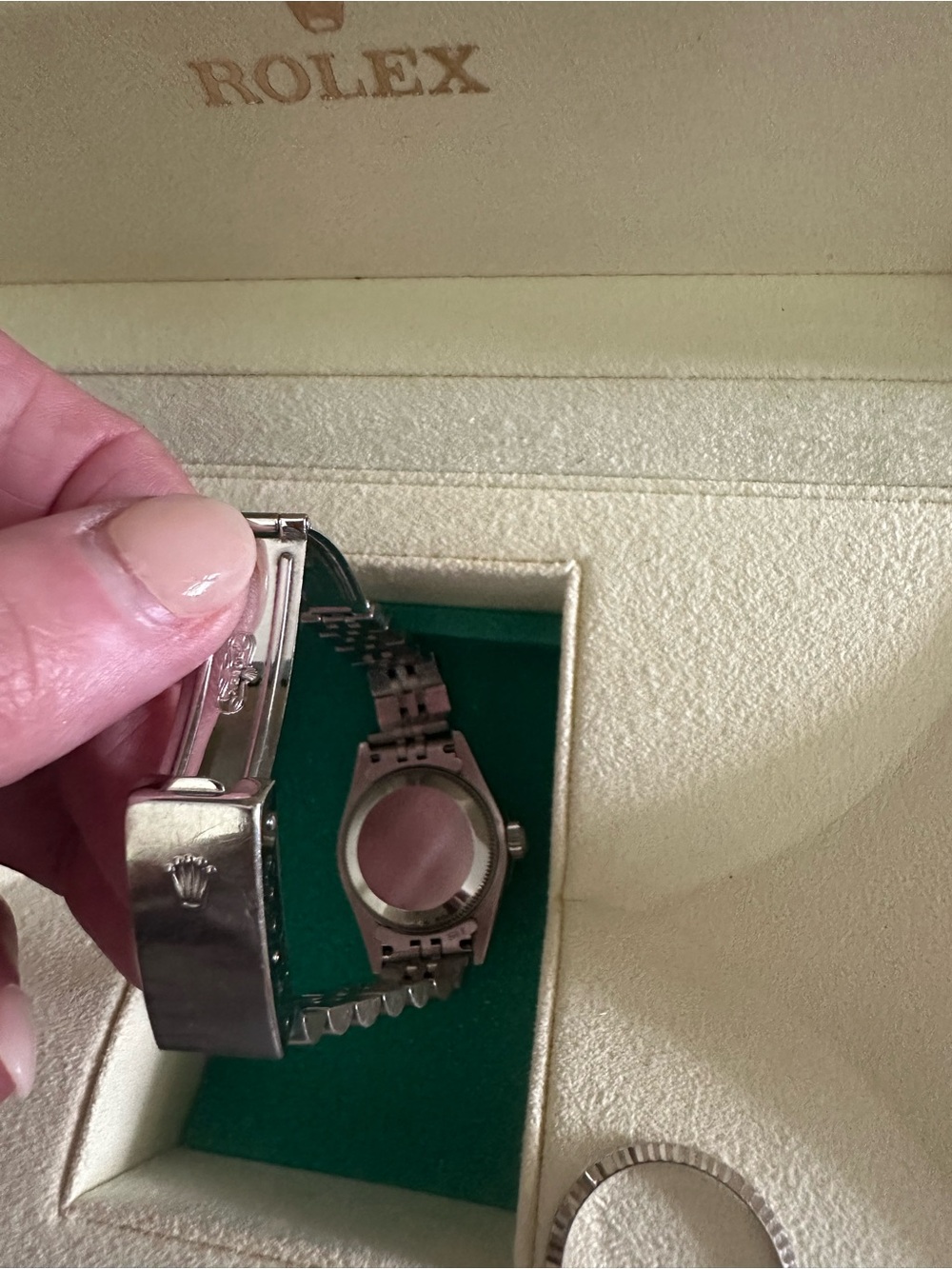 Ladies Rolex DateJust with diamond bezel also 18kt fluted bezel - Picture 5 of 11